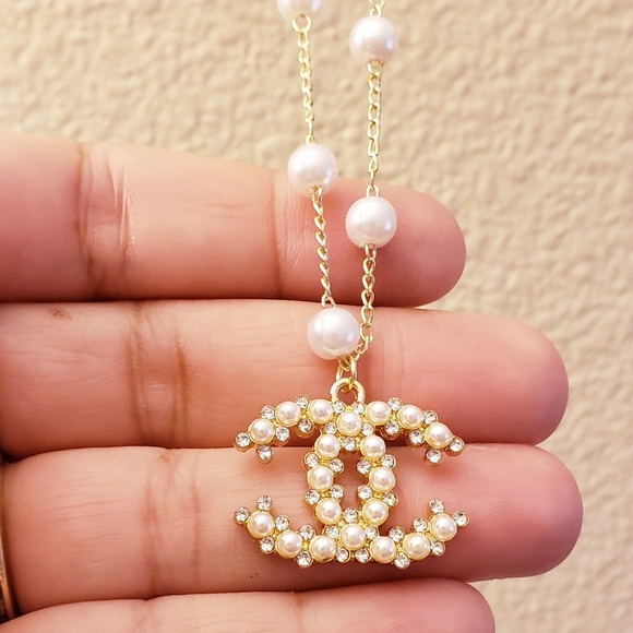 Jewelry - Pearl Pendant Necklace